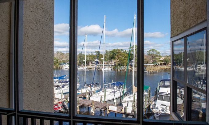 Niceville Condominio | The perfect getaway, Marina Views