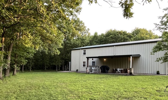 Clinton Casa | The perfect getaway on 14 acres just minutes from Truman Lake!