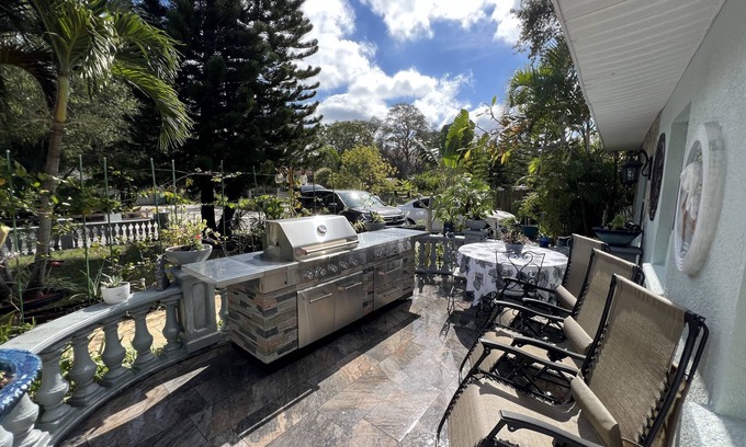 Ozona Casa | The Perfect getaway Home! Luxurious outdoor grill! In the Heart of Ozona!!