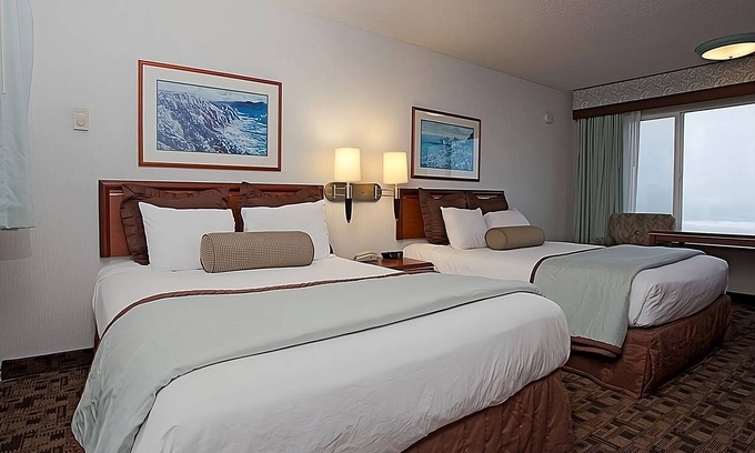 Newport Hotel | The Perfect Group Escape! 2 Modern Units, Free Parking, Pets Are Welcome!