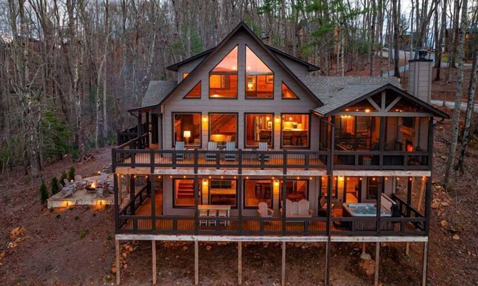Cherry Log Cabina | The Perfect Landing - Panoramic Mountain Views | Hot Tub | Game Room | EV Charger