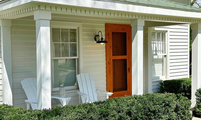 Douglas Casa | The perfect location! The Postcard Cottage in the heart of downtown Douglas.