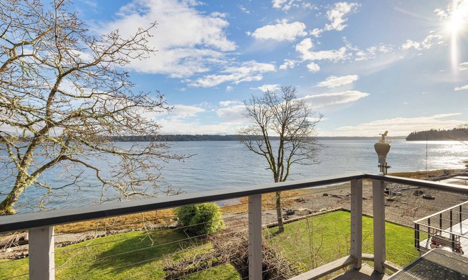 Allyn Casa | The perfect location for a peaceful getaway on Case Inlet in Puget Sound