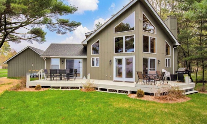 Arkdale Casa | The perfect water-frontage! Lake access out the back door!