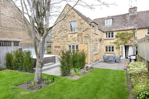 Bourton Casa | The Perfumery Cottage
