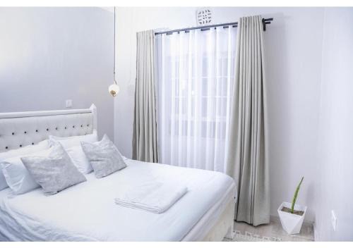 Naivasha Apartamento | The Petal Pouch