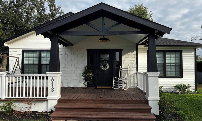Bellville Casa | The Piano House, 613 S. Charles St, Bellville, Tx 77418