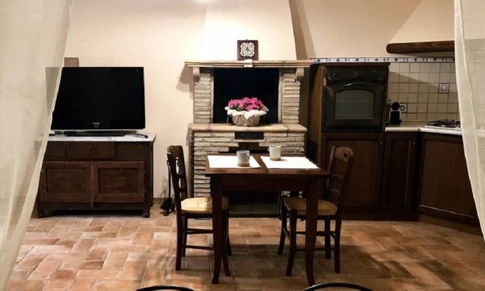 Mugnano in Teverina Casa | La piazzetta del castello