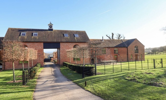 Moreton Cabaña | THE PIGGERY, pet friendly, luxury holiday cottage in Welland