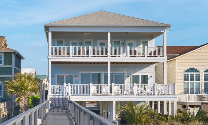Ocean Isle Beach Casa | The Pineapple Beach Club, un retiro majestuoso frente al mar (para 36 personas).