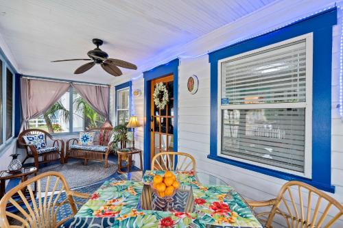 United Central Casa | The Pineapple Bungalow St Pete