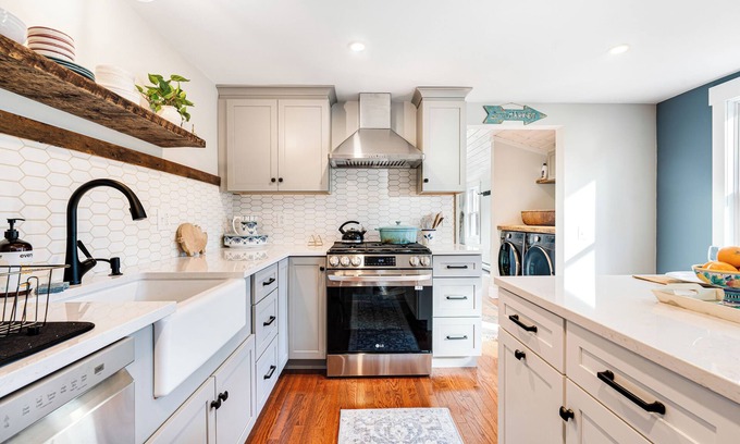 Norwich Casa | The Pines- Luxury Norwich home 5 miles to Dartmouth