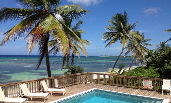 Rum Point Casa | The Pink Beach House - Casa privada y piscina directamente en la playa, Rum Point