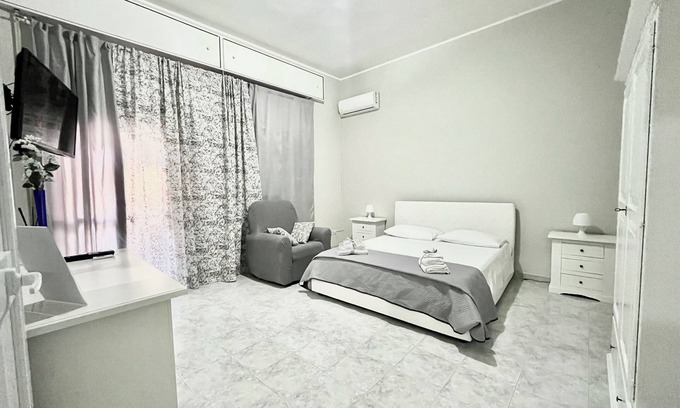 Carosino Casa | The pink corner is a facility located in a small town a few kilometers from the sea