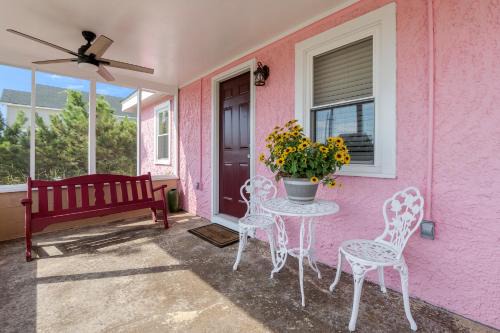 Colington Casa | The Pink House