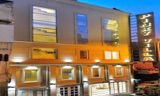 Paharganj Hotel | The Pinky Villa Heritage Boutique Suites