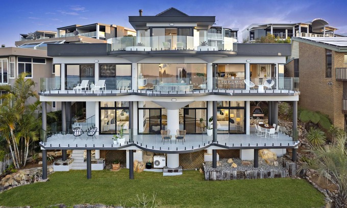 Salamander Bay Casa | The Pinnacle - Breath taking Vistas and Heated Spa on Viewing Balcony