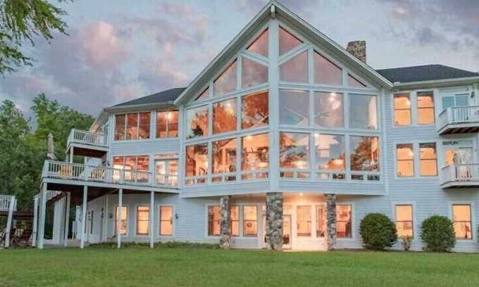 Bracey Casa | The Pinnacle | Spacious Waterfront Estate |3+ acres