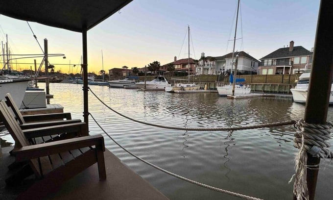 Kemah Casa | The Pirate Paradise Boat