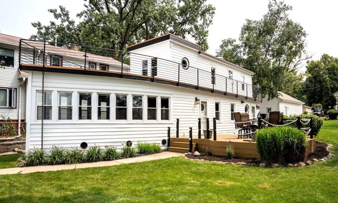 Pewaukee Casa | The Pirate Ship House on Pewaukee Lake