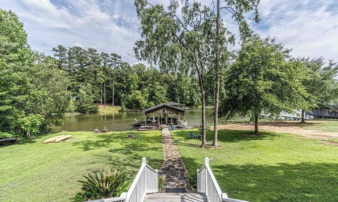Eatonton Casa | The Place to Be: Lakefront, Hot Tub, Game Room