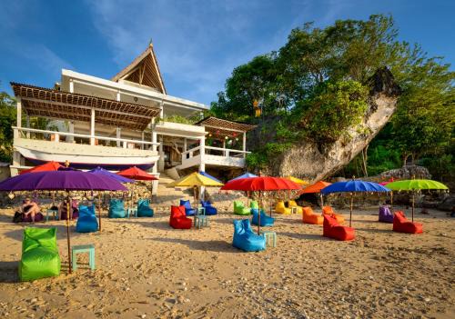 Jimbaran Casa | The Point Beach-Front Balangan
