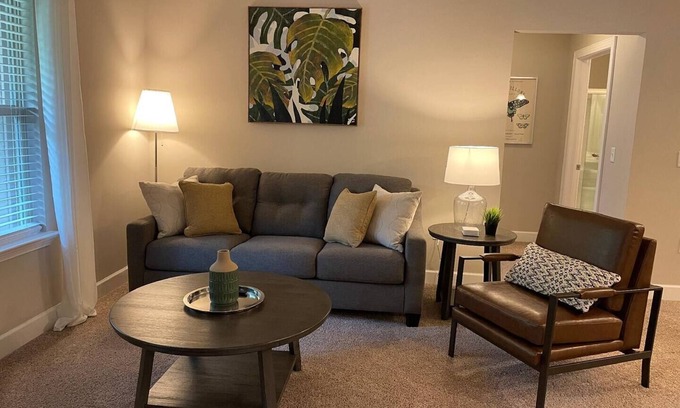Westerville Apartamento | The Polaris Penthouse | W/D | Balcony | Top Floor