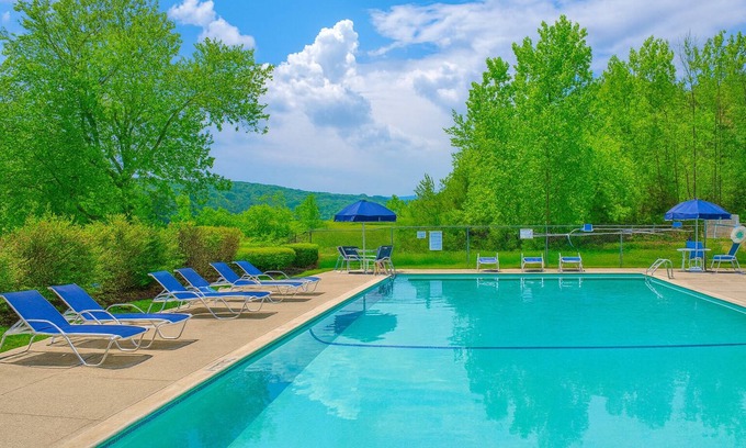 Lenox Dale Complejo | The Ponds at Foxhollow
