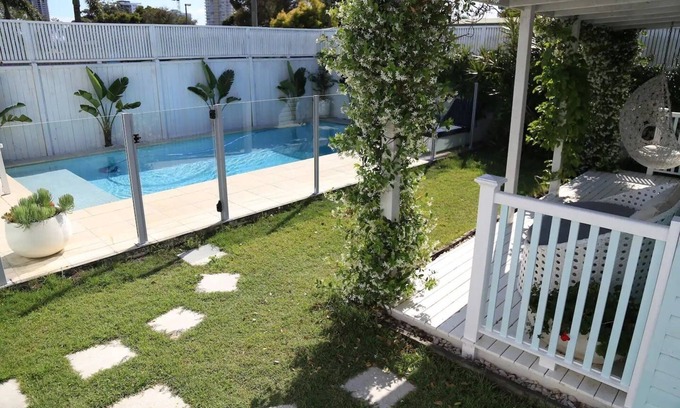 Burleigh Heads Cabaña | THE POOL HOUSE, BURLEIGH