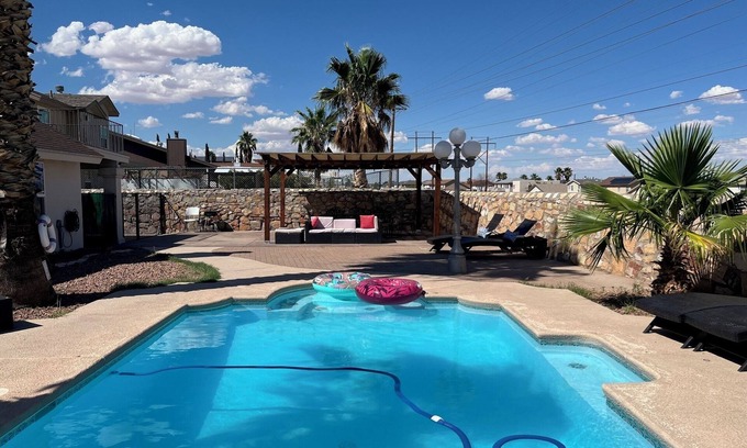 Northeast El Paso Casa | The Pool House -by Shopping, Hiking & Fort Bliss