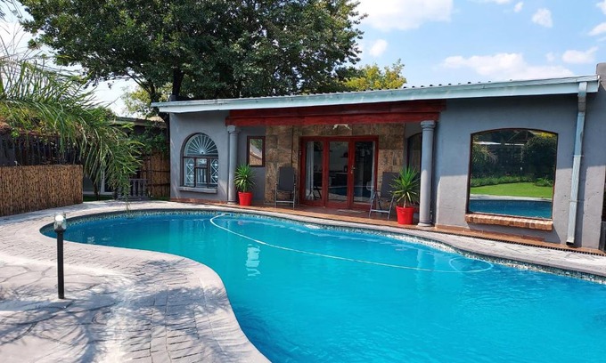 Germiston Apartamento | The Pool house