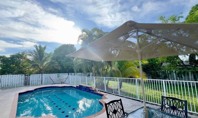 Port Saint Lucie Casa | The Poolside Escape (Near Beaches)