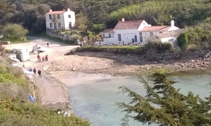 Ile d'Yeu Casa | El Puerto de la piedra de molino, la isla de Yeu, casa con jardín mascotas permitido