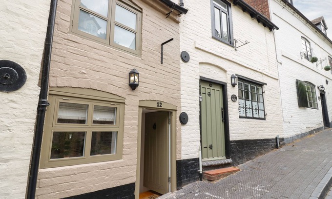 Bridgnorth Casa | THE POSTAGE STAMP, romantic, character holiday cottage in Bridgnorth