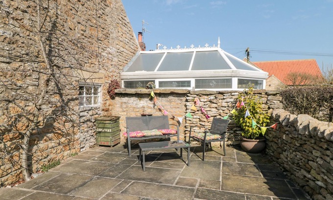 Potter Brompton Cabaña | THE POTTING SHED, pet friendly, with a garden in Hutton Buscel
