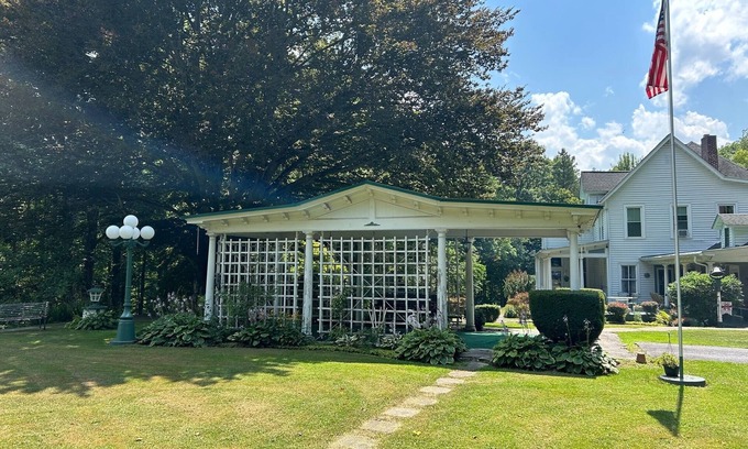 Leckie Casa | The Powerhouse Mansion is a Beautiful 9-bedroom estate in Maybeury with AC, WiFi