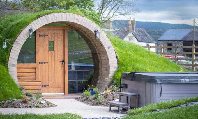 Oswestry Casa | The Prancing Pony