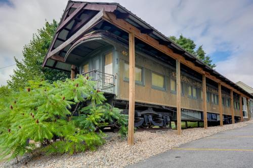 Adrian Furnace Casa | The Presidential Stay, Converted Railcar in DuBois
