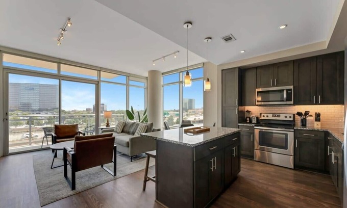 North Dallas Apartamento | The Preston Beauty I Premium 2BR in Dallas