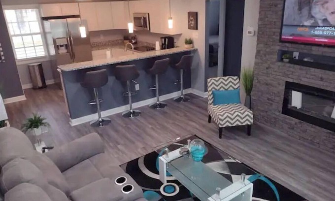 Franklin Casa | THE "PRETLOW" 2 Bedrooms