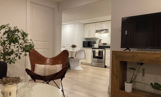 Bridgeport West Apartamento | The Prof's Place: Unique Boutique