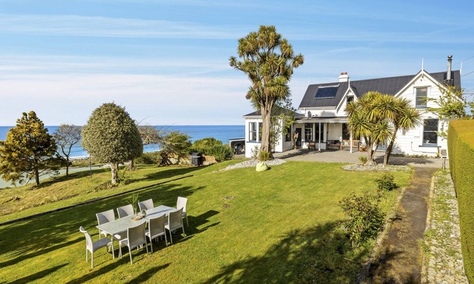 Brighton Casa | The Professor's Beach House - Brighton Home