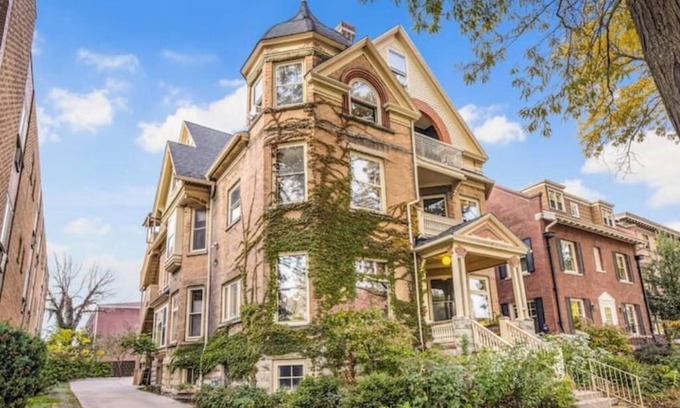 East Town Casa | The Prospect Mansion & Loft