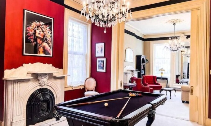 Downtown St. Louis Casa | The PS House: Hot Tub, Pool Table, Walk Score 93, Historic home w modern updates