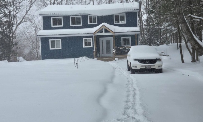 Tweed Cabaña | The Pug House. Newly renovated, fully equipped cottage on Moira lake.