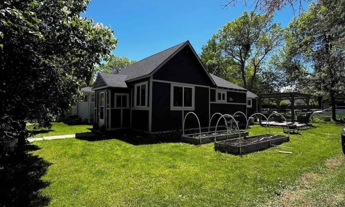 Bozeman Casa | The Purple Palace - Historic Downtown BZN