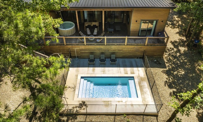 Broken Bow Cabina | The Quads: 4 Cabins + Pool & Courts
