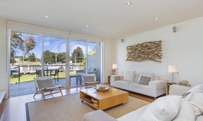 Port Fairy Casa | The Quarter Deck: esta casa adosada frente al río es moderna, fresca y espaciosa