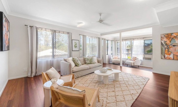 West Gladstone Apartamento | The Queenslander - Stone's Throw from City Centre and Gladstone Hospital