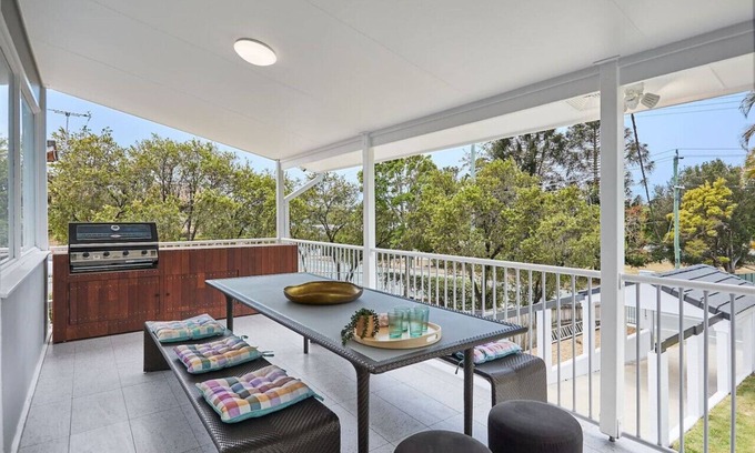 Labrador Apartamento | The Queenslander! Bright - Breezy - Beautiful